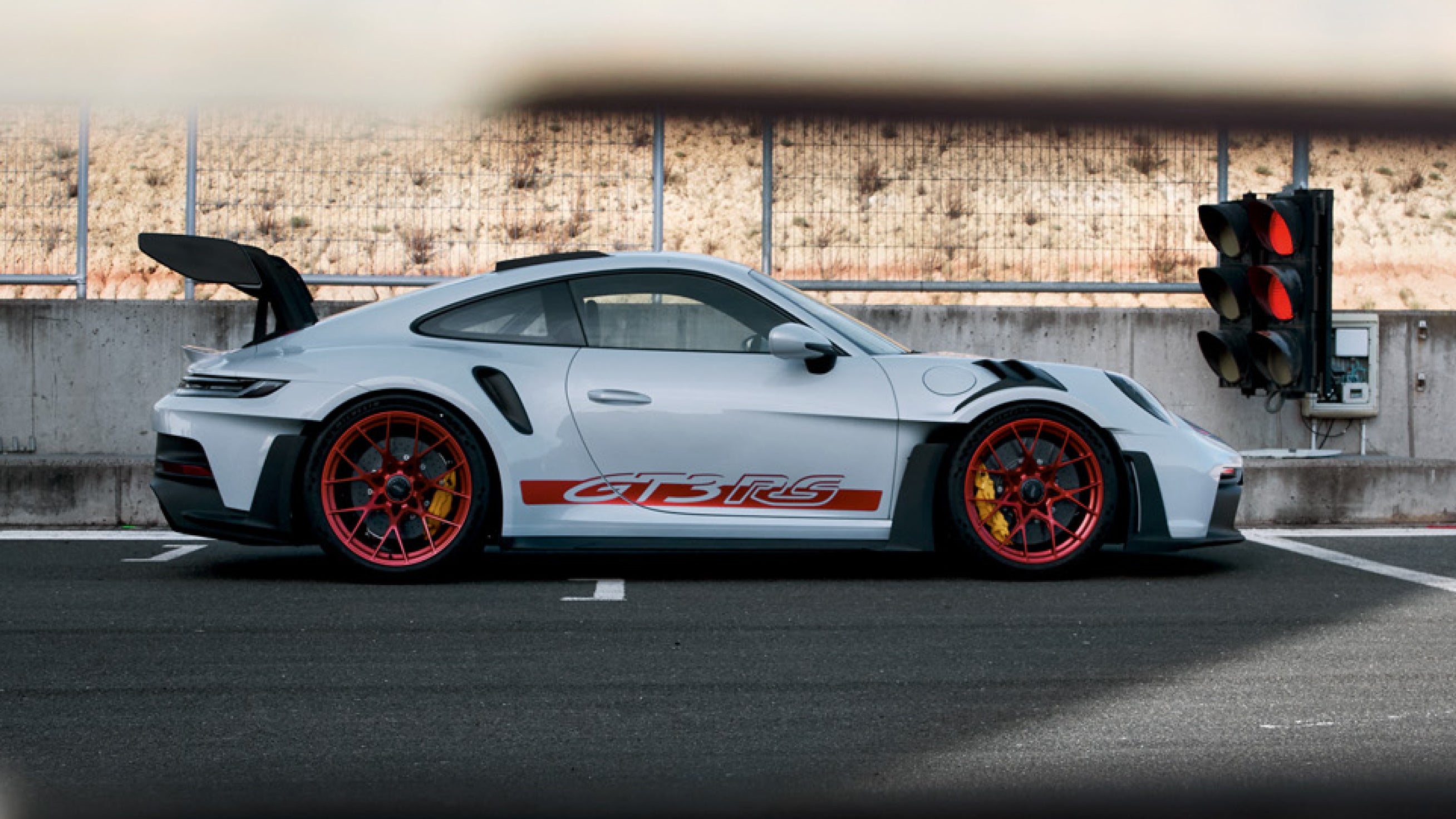 GT3RS STORYLAP dark track background
